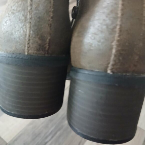 Clark's Distressed Taupe Gray Ankle Boots w/zippers both sides 7.5 slight sheen - Picture 3 of 3